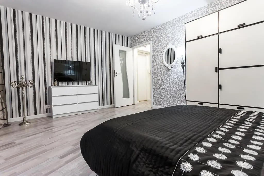 Apartment Penguin Rooms 2270 On Nowy Targ Square Wroclaw